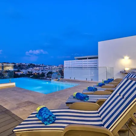 Maltese Luxury - Sunset Infinity Pools, Indoor Heated Pools And More! 梅利哈