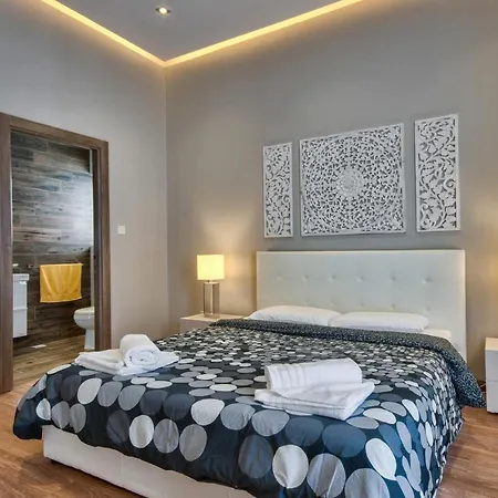 Maltese Luxury - Sunset Infinity Pools, Indoor Heated Pools And More!