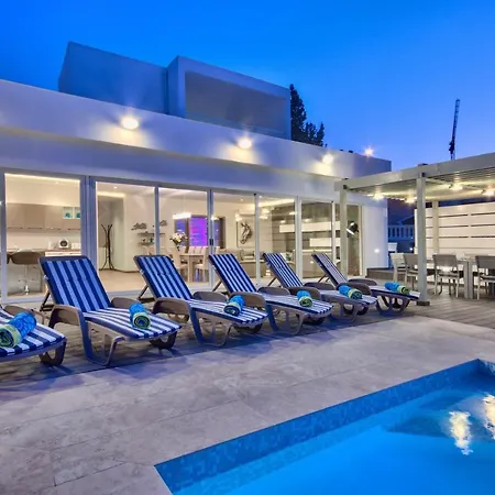 Maltese Luxury - Sunset Infinity Pools, Indoor Heated Pools And More!