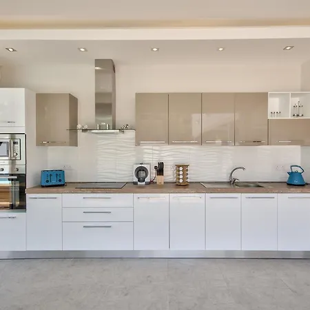 Maltese Luxury - Sunset Infinity Pools, Indoor Heated Pools And More! *