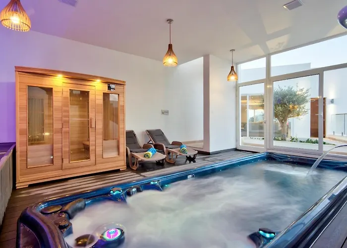 Maltese Luxury - Sunset Infinity Pools, Indoor Heated Pools And More!