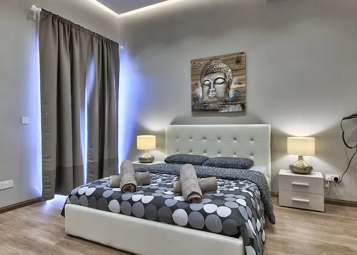 Maltese Luxury - Sunset Infinity Pools, Indoor Heated Pools And More!