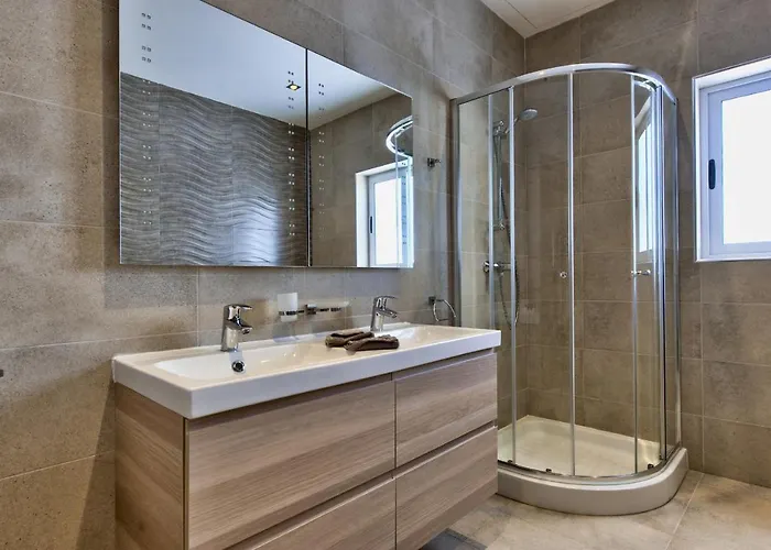 Villa Maltese Luxury - Sunset Infinity Pools, Indoor Heated Pools And More! Mellieħa