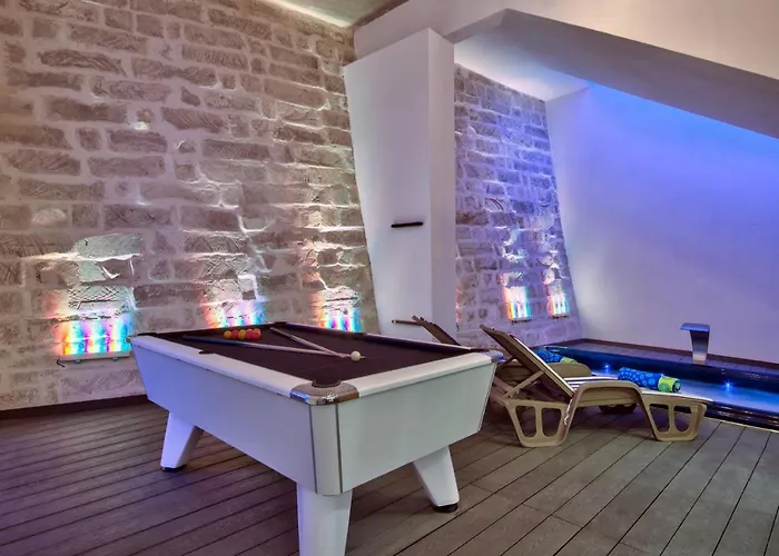 Villa Maltese Luxury - Sunset Infinity Pools, Indoor Heated Pools And More! Mellieħa