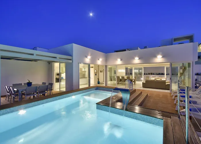 Villa Maltese Luxury - Sunset Infinity Pools, Indoor Heated Pools And More!