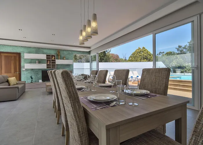 Villa Maltese Luxury - Sunset Infinity Pools, Indoor Heated Pools And More! Mellieħa