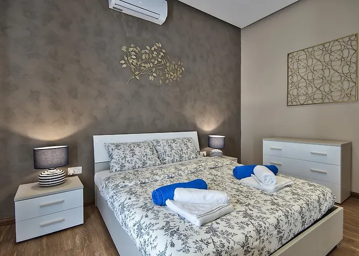 Maltese Luxury - Sunset Infinity Pools, Indoor Heated Pools And More! Villa *