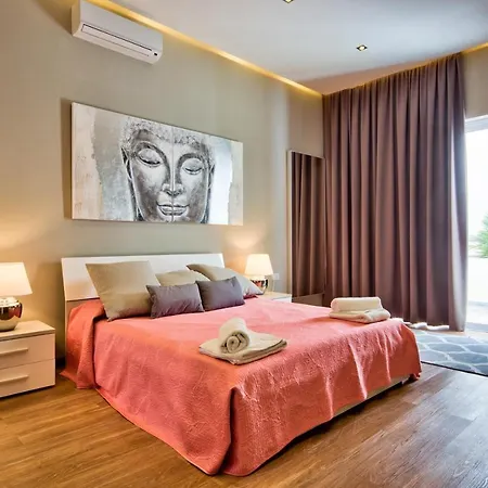 Вилла Maltese Luxury - Sunset Infinity Pools, Indoor Heated Pools And More! *