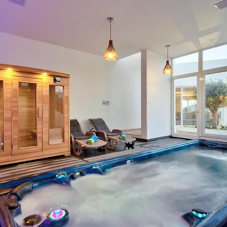 Maltese Luxury - Sunset Infinity Pools, Indoor Heated Pools And More!