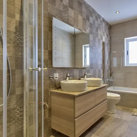 Maltese Luxury - Sunset Infinity Pools, Indoor Heated Pools And More! فيلة *