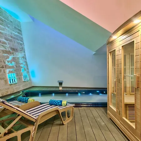 Villa Maltese Luxury - Sunset Infinity Pools, Indoor Heated Pools And More! Mellieħa