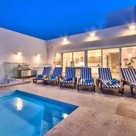 ヴィラ Maltese Luxury - Sunset Infinity Pools, Indoor Heated Pools And More! *