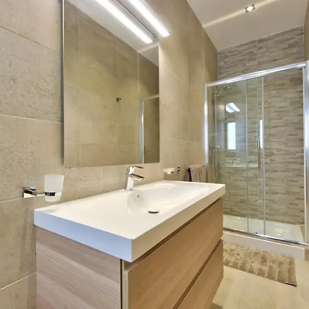 Villa Maltese Luxury - Sunset Infinity Pools, Indoor Heated Pools And More!