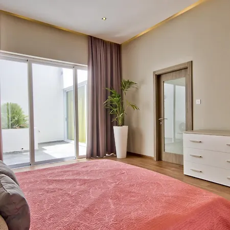Villa Maltese Luxury - Sunset Infinity Pools, Indoor Heated Pools And More! Mellieha