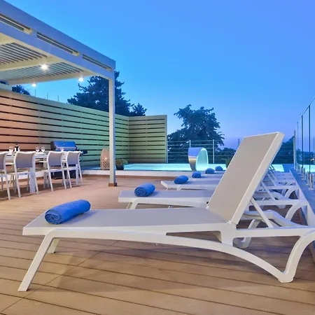 Villa Maltese Luxury - Sunset Infinity Pools, Indoor Heated Pools And More!