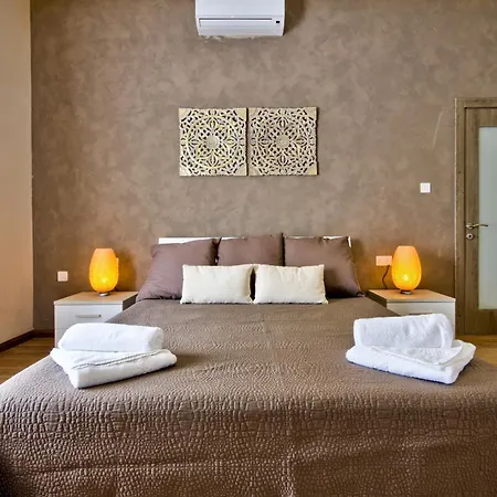 Villa Maltese Luxury - Sunset Infinity Pools, Indoor Heated Pools And More!