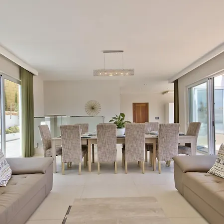 Maltese Luxury - Sunset Infinity Pools, Indoor Heated Pools And More!