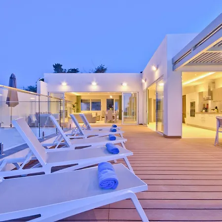 Maltese Luxury - Sunset Infinity Pools, Indoor Heated Pools And More!