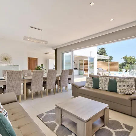 Maltese Luxury - Sunset Infinity Pools, Indoor Heated Pools And More! Mellieha