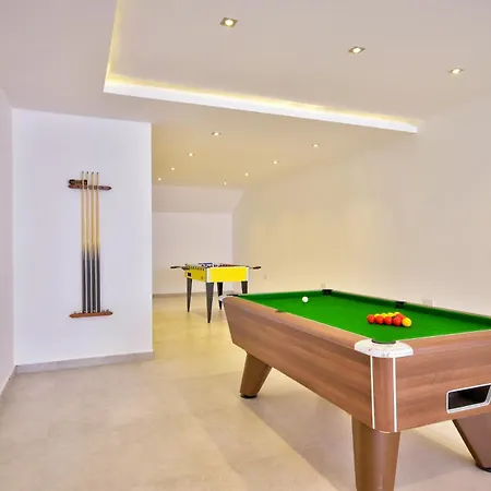 Maltese Luxury - Sunset Infinity Pools, Indoor Heated Pools And More! Villa