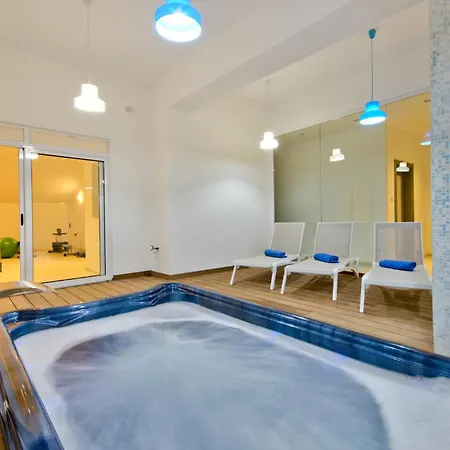 Maltese Luxury - Sunset Infinity Pools, Indoor Heated Pools And More! * Mellieha