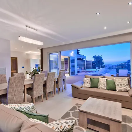 Maltese Luxury - Sunset Infinity Pools, Indoor Heated Pools And More! Villa