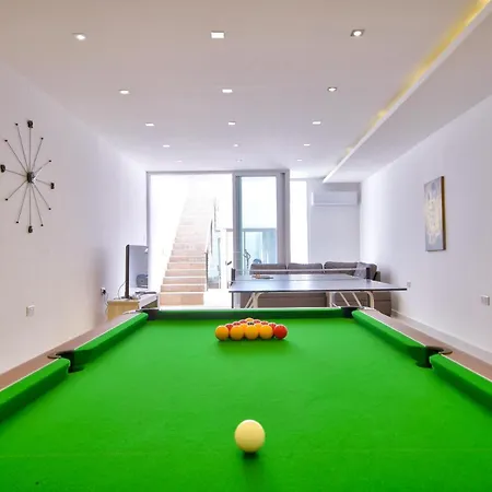 Maltese Luxury - Sunset Infinity Pools, Indoor Heated Pools And More! *