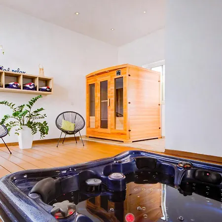 Maltese Luxury - Sunset Infinity Pools, Indoor Heated Pools And More! Mellieha