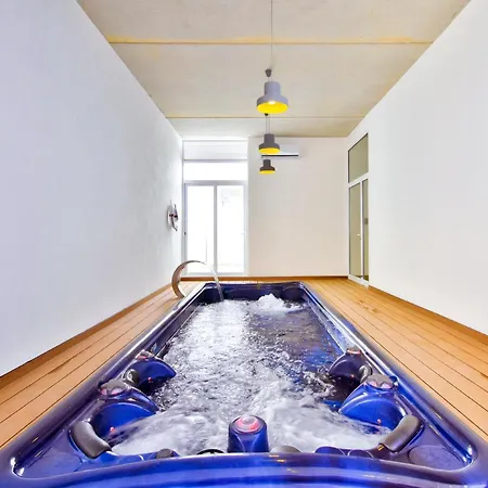 Maltese Luxury - Sunset Infinity Pools, Indoor Heated Pools And More!