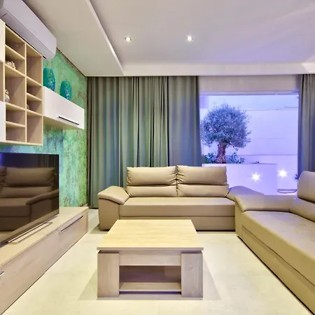Villa Maltese Luxury - Sunset Infinity Pools, Indoor Heated Pools And More!