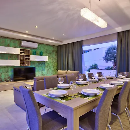 Maltese Luxury - Sunset Infinity Pools, Indoor Heated Pools And More! Villa
