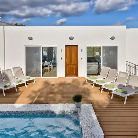 Villa Maltese Luxury - Sunset Infinity Pools, Indoor Heated Pools And More! *