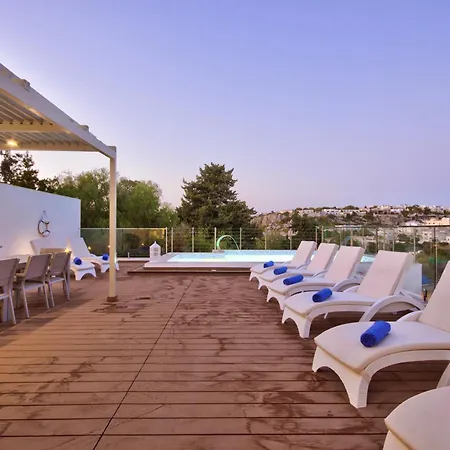 Villa Maltese Luxury - Sunset Infinity Pools, Indoor Heated Pools And More! Mellieha