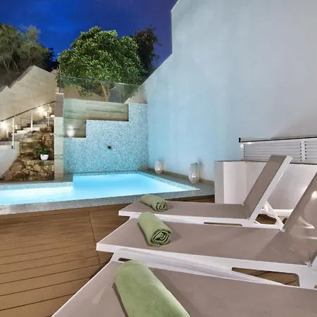 Villa Maltese Luxury - Sunset Infinity Pools, Indoor Heated Pools And More! *