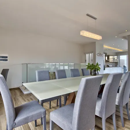 Villa Maltese Luxury - Sunset Infinity Pools, Indoor Heated Pools And More! Mellieha