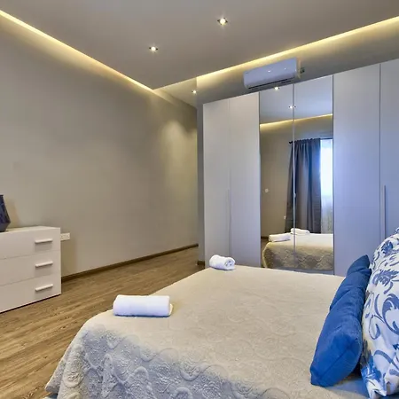 Villa Maltese Luxury - Sunset Infinity Pools, Indoor Heated Pools And More!