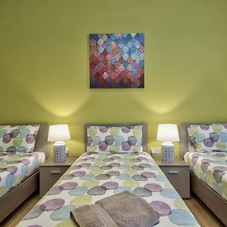 Maltese Luxury - Sunset Infinity Pools, Indoor Heated Pools And More! * المليحة