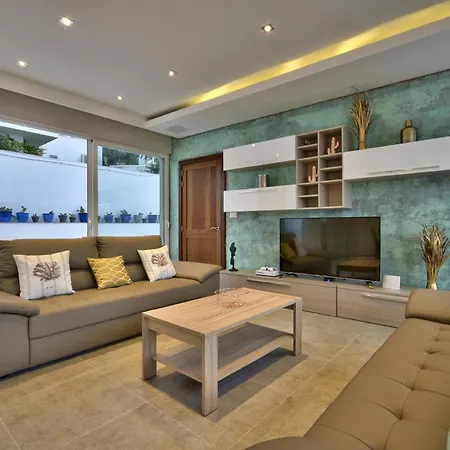 Villa Maltese Luxury - Sunset Infinity Pools, Indoor Heated Pools And More! Mellieha