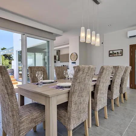 Villa Maltese Luxury - Sunset Infinity Pools, Indoor Heated Pools And More! Mellieha