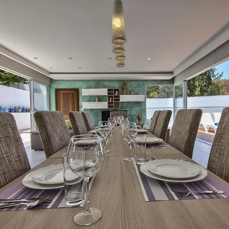 Villa Maltese Luxury - Sunset Infinity Pools, Indoor Heated Pools And More!