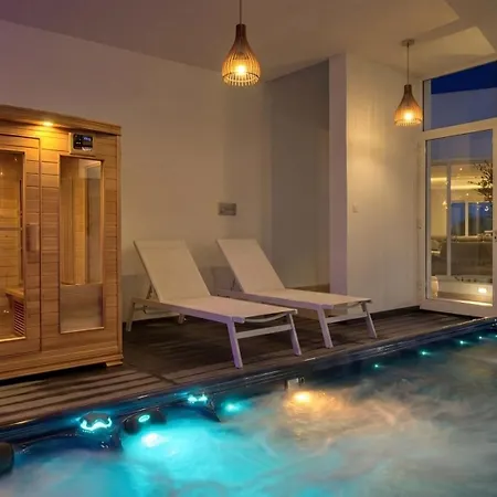 Maltese Luxury - Sunset Infinity Pools, Indoor Heated Pools And More! *