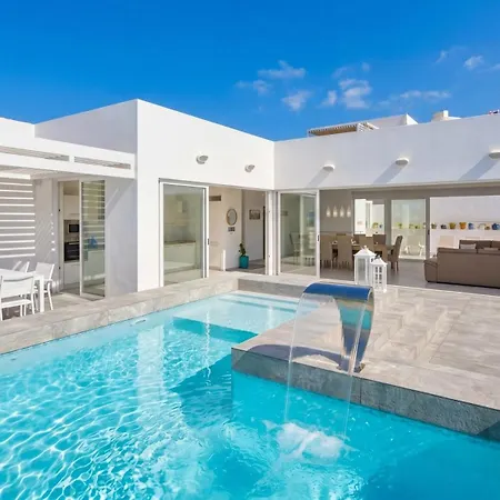Maltese Luxury - Sunset Infinity Pools, Indoor Heated Pools And More! Villa Mellieha