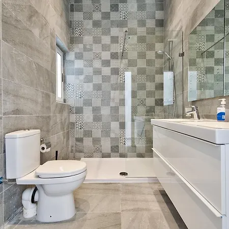 Maltese Luxury - Sunset Infinity Pools, Indoor Heated Pools And More! Villa Mellieha