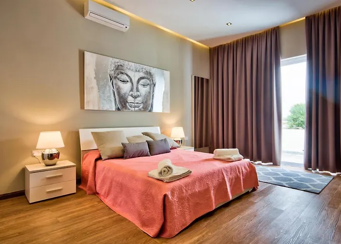 Villa Maltese Luxury - Sunset Infinity Pools, Indoor Heated Pools And More! *