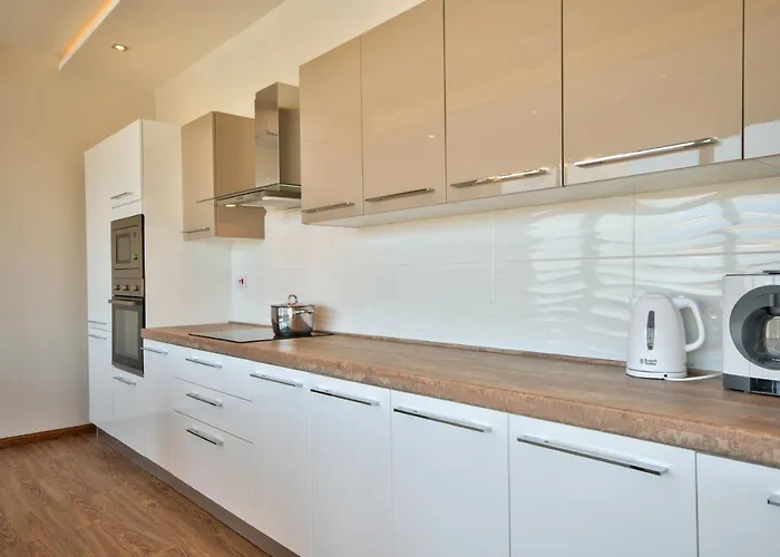 Villa Maltese Luxury - Sunset Infinity Pools, Indoor Heated Pools And More!