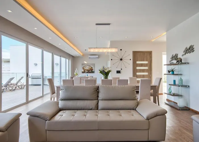 Villa Maltese Luxury - Sunset Infinity Pools, Indoor Heated Pools And More!