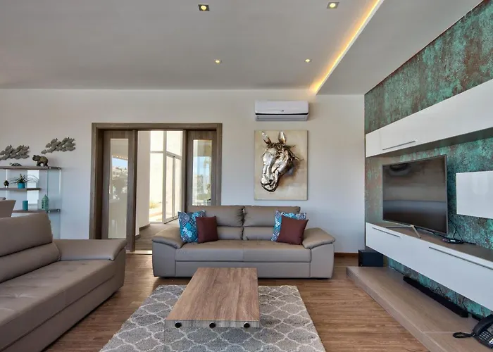 Villa Maltese Luxury - Sunset Infinity Pools, Indoor Heated Pools And More! Mellieha