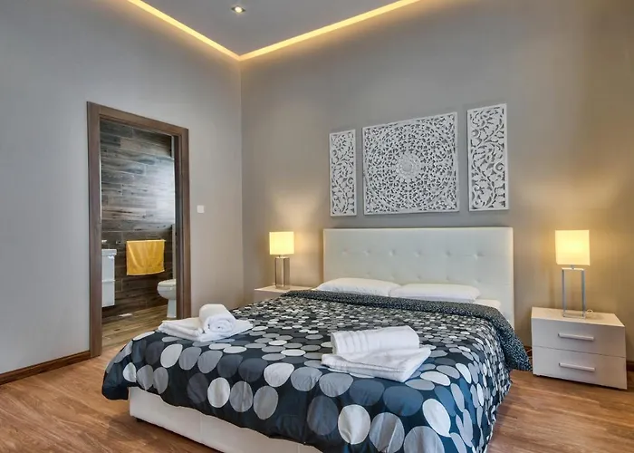 Maltese Luxury - Sunset Infinity Pools, Indoor Heated Pools And More!