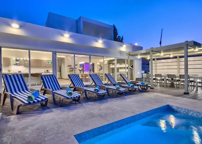 Maltese Luxury - Sunset Infinity Pools, Indoor Heated Pools And More!