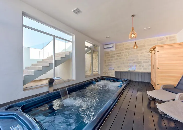 Maltese Luxury - Sunset Infinity Pools, Indoor Heated Pools And More! Villa